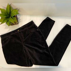 HUE Women’s Black Corduroy Leggings Women’s Stretch size L w/Back pockets